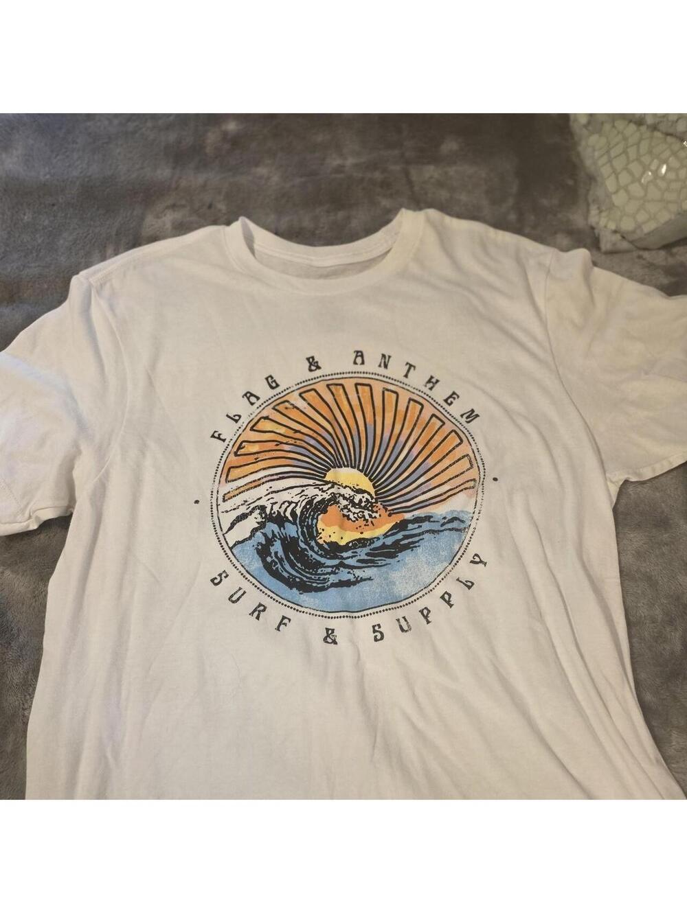 White Flag & Anthem surf cotton & polyester tee with wave and sun graphic, sz L